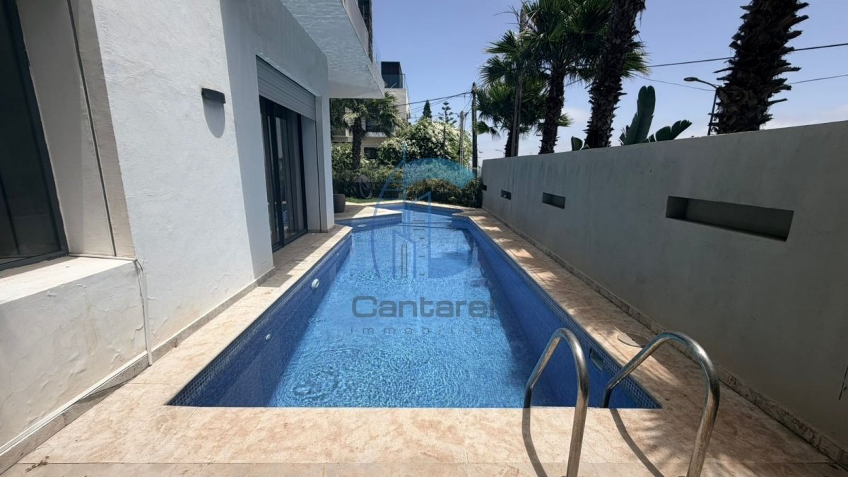 Dar Bouazza – À vendre – Villa d’angle avec vue mer – 6 chambres – 400 m² construits – Secteur Peninsula